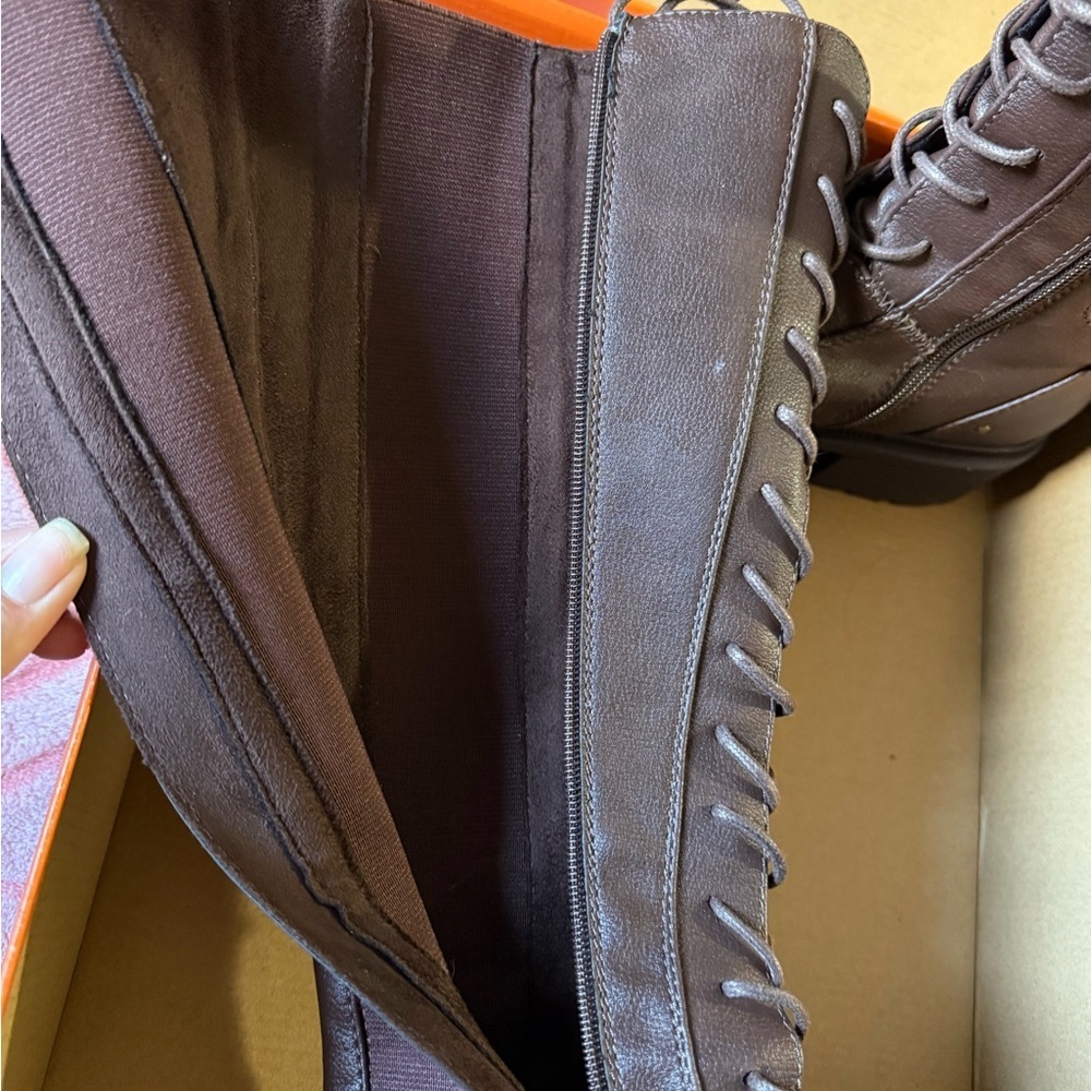Stylish Brown Lace-Up Boots for Women - Picture 8 of 15